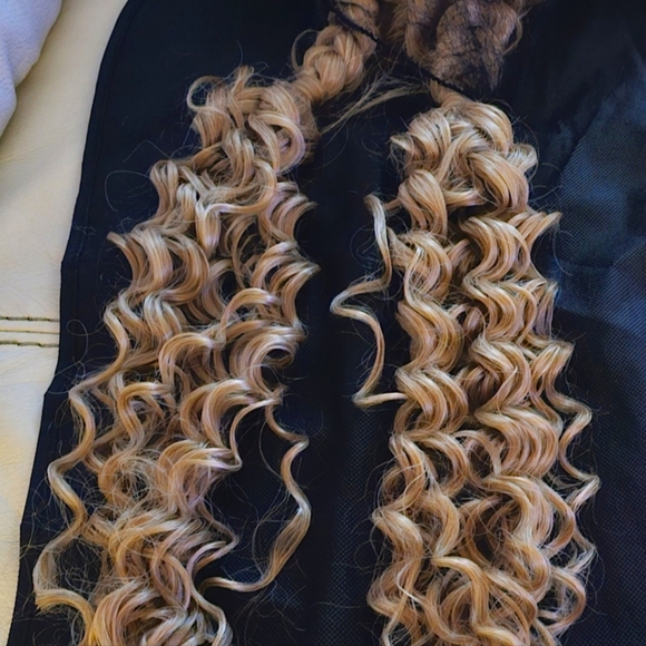 Hand Braided Synthetic Deep Wave Lace Wig plus free zippered wig bag with hanger - Picture 8 of 10